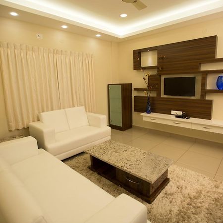 Benaka Suites Bangalore Bagian luar foto